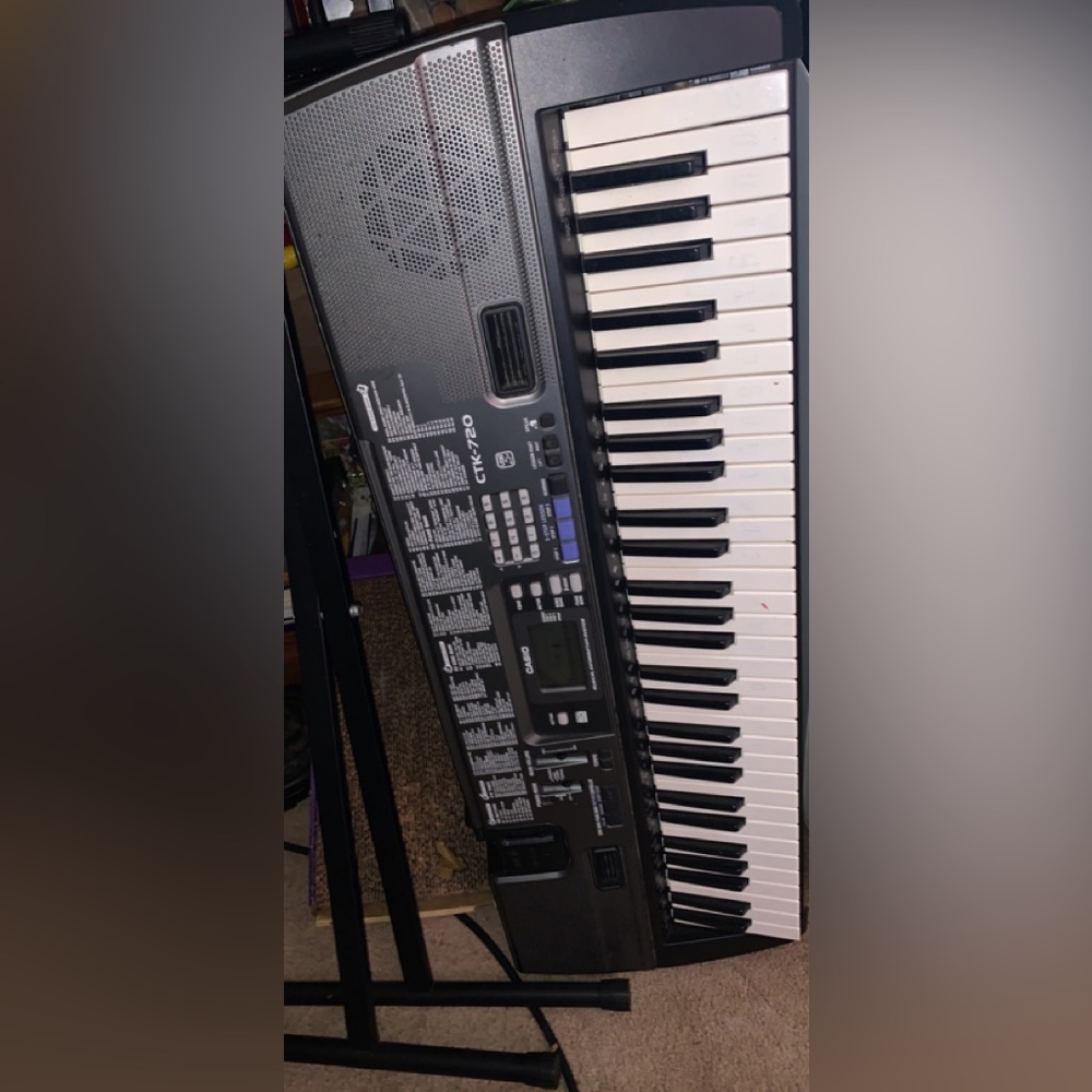 Casio CTK-720. Basically new. Been in storage